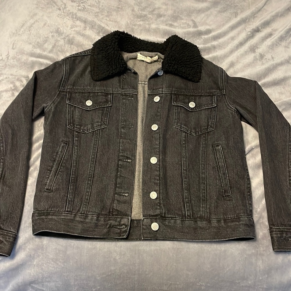 Pacsun black cropped jean jacket with sherpa collar, size small
